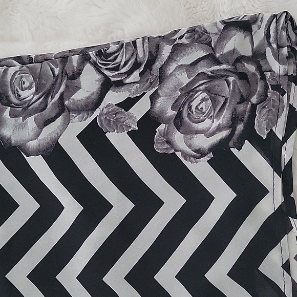 Black and white mini dress - Picture 2 of 8